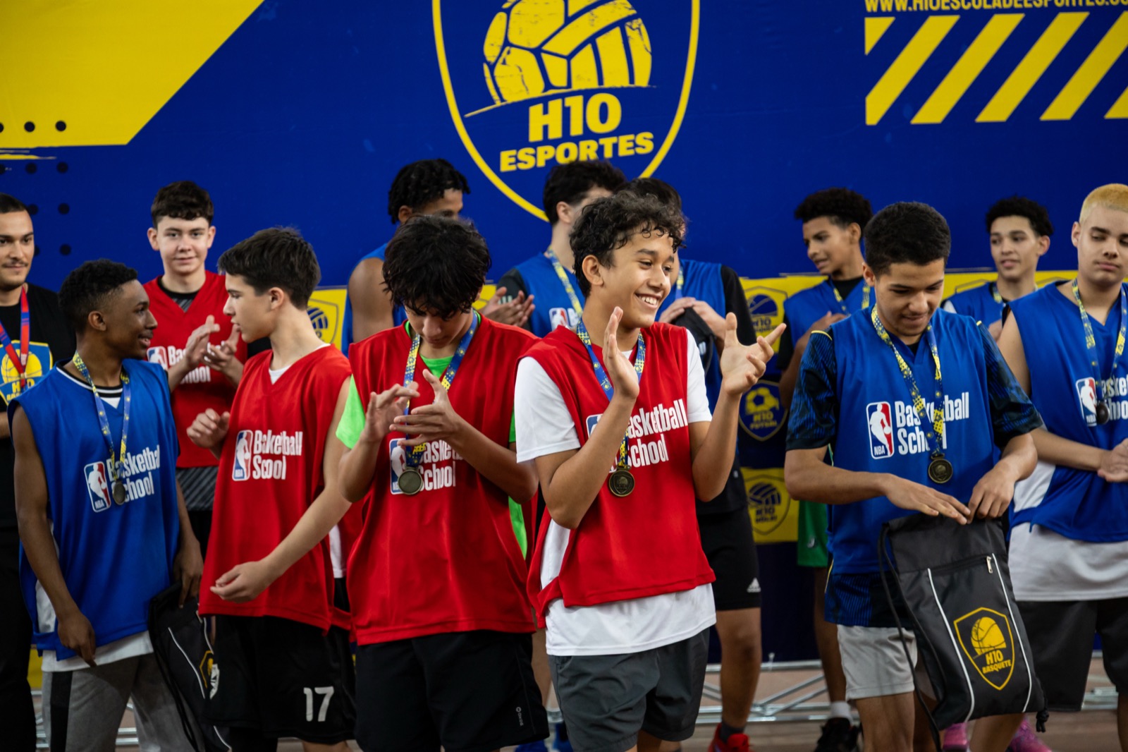 Como escolher uma boa escola de basquete para seu filho(a)